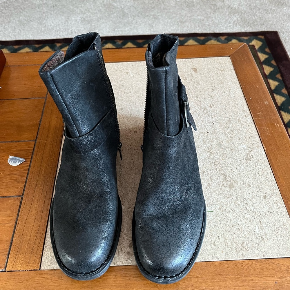 Frye & Co Women’s Black leather ankle boots Size 6 NEW Super Cute All Occasions